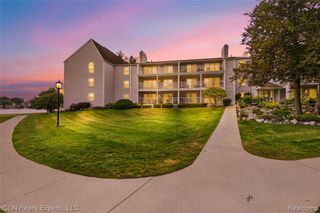 3559 Port Cove Drive 27, Waterford, MI 48328