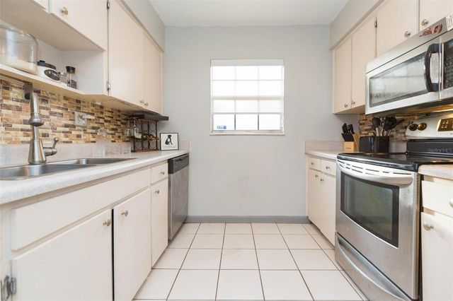 14472 REUTER STRASSE CIR 408, Tampa, FL 33613