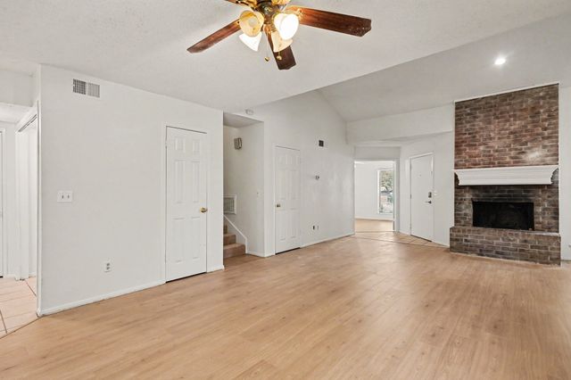 2700 Meadow Park Drive, Bedford, TX 76021
