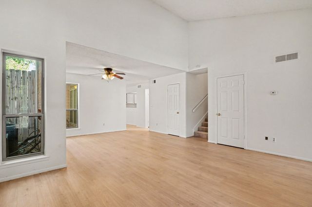 2700 Meadow Park Drive, Bedford, TX 76021