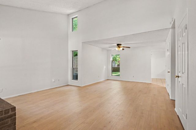 2700 Meadow Park Drive, Bedford, TX 76021