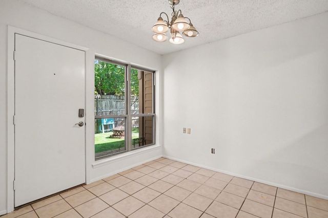 2700 Meadow Park Drive, Bedford, TX 76021