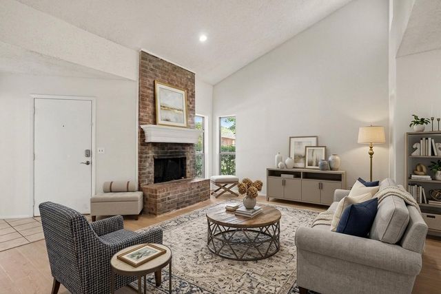 2700 Meadow Park Drive, Bedford, TX 76021