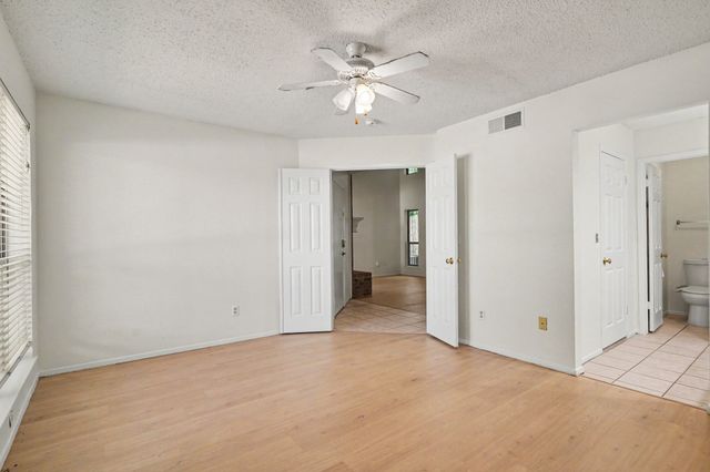 2700 Meadow Park Drive, Bedford, TX 76021