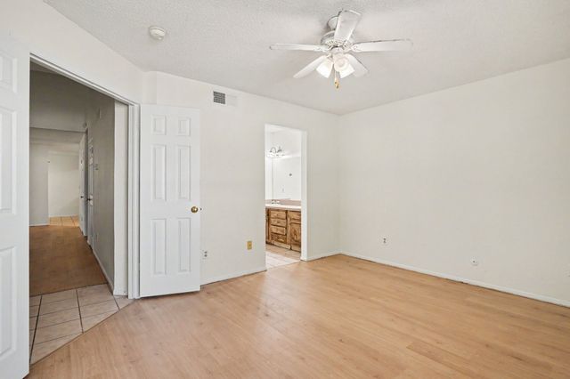 2700 Meadow Park Drive, Bedford, TX 76021