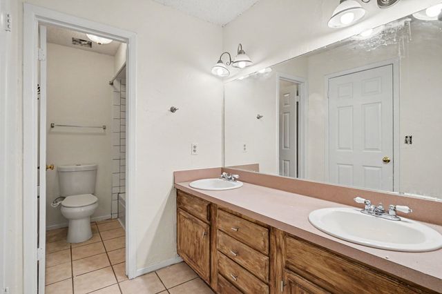 2700 Meadow Park Drive, Bedford, TX 76021