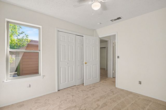 2700 Meadow Park Drive, Bedford, TX 76021