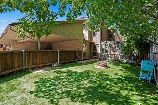 2700 Meadow Park Drive, Bedford, TX 76021