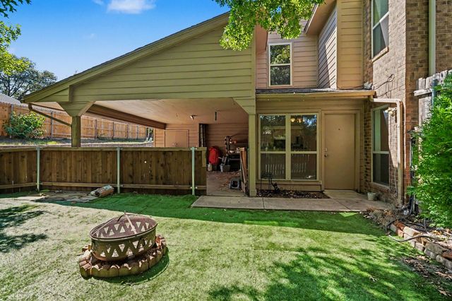 2700 Meadow Park Drive, Bedford, TX 76021