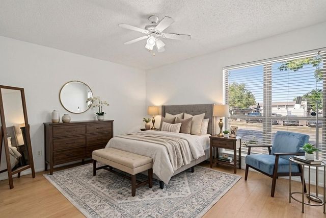 2700 Meadow Park Drive, Bedford, TX 76021