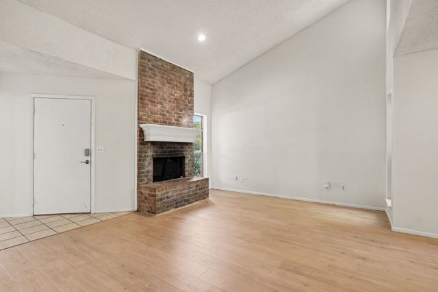 2700 Meadow Park Drive, Bedford, TX 76021
