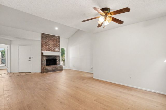 2700 Meadow Park Drive, Bedford, TX 76021