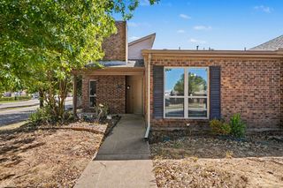 2700 Meadow Park Drive, Bedford, TX 76021