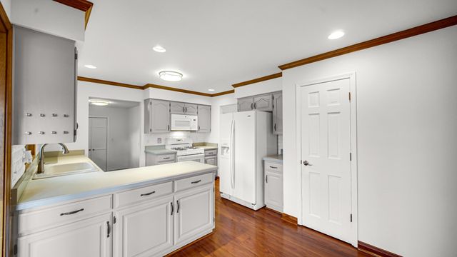 1124 Lisa Lane, Schererville, IN 46375