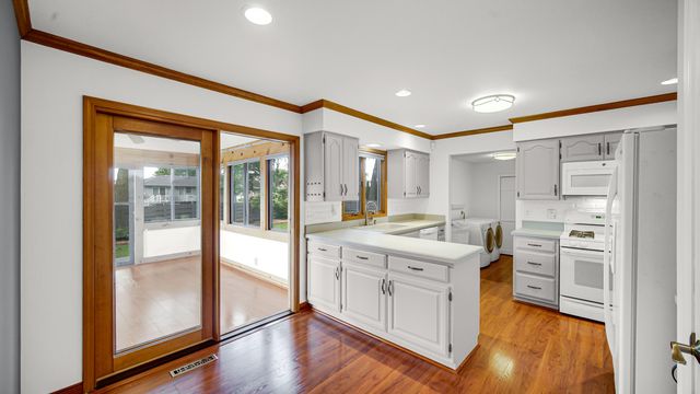1124 Lisa Lane, Schererville, IN 46375