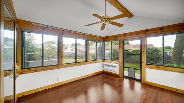 1124 Lisa Lane, Schererville, IN 46375
