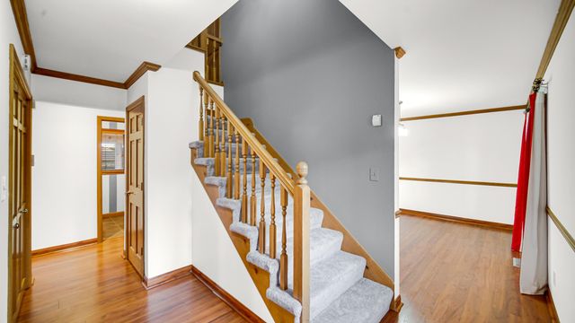 1124 Lisa Lane, Schererville, IN 46375