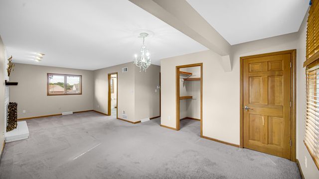 1124 Lisa Lane, Schererville, IN 46375