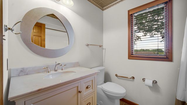 1124 Lisa Lane, Schererville, IN 46375