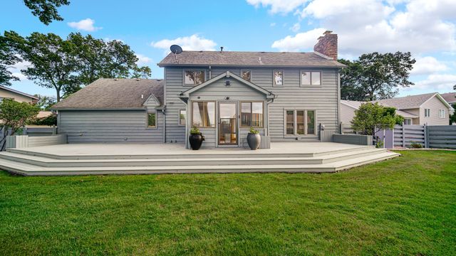 1124 Lisa Lane, Schererville, IN 46375