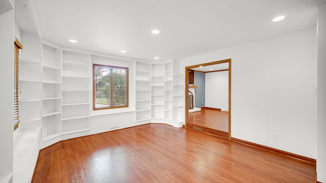 1124 Lisa Lane, Schererville, IN 46375