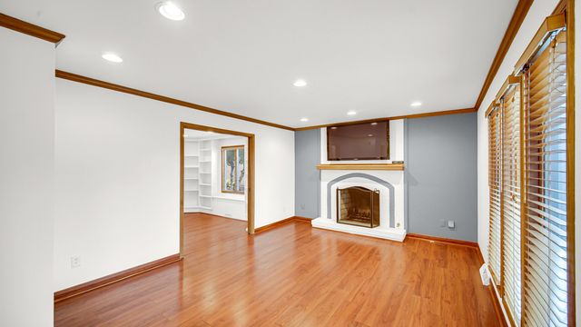 1124 Lisa Lane, Schererville, IN 46375