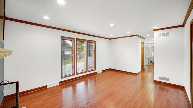 1124 Lisa Lane, Schererville, IN 46375