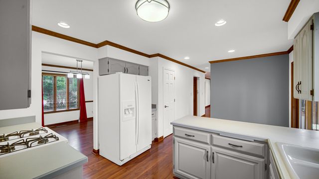 1124 Lisa Lane, Schererville, IN 46375