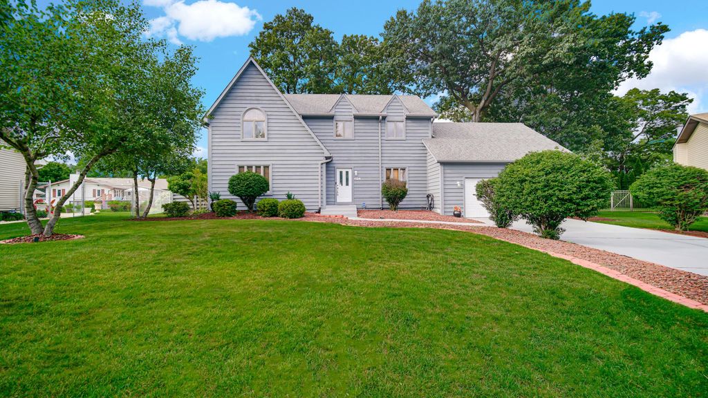 1124 Lisa Lane, Schererville, IN 46375