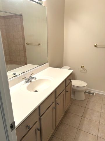 1111 Burlington Avenue 419, Lisle, IL 60532
