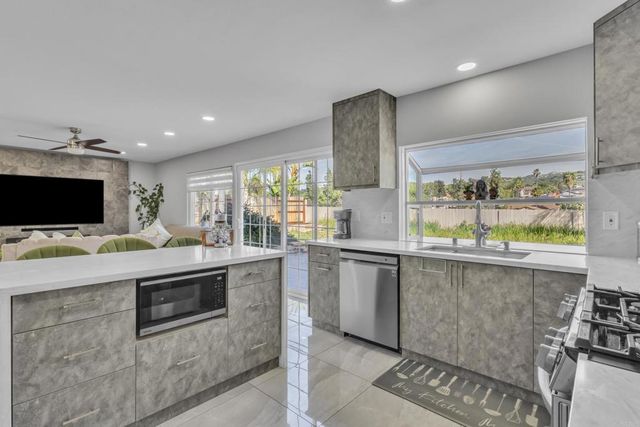 1935 Jasmine St, El Cajon, CA 92021