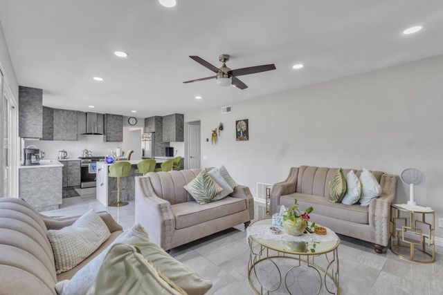 1935 Jasmine St, El Cajon, CA 92021