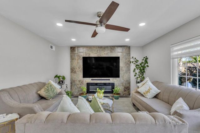 1935 Jasmine St, El Cajon, CA 92021