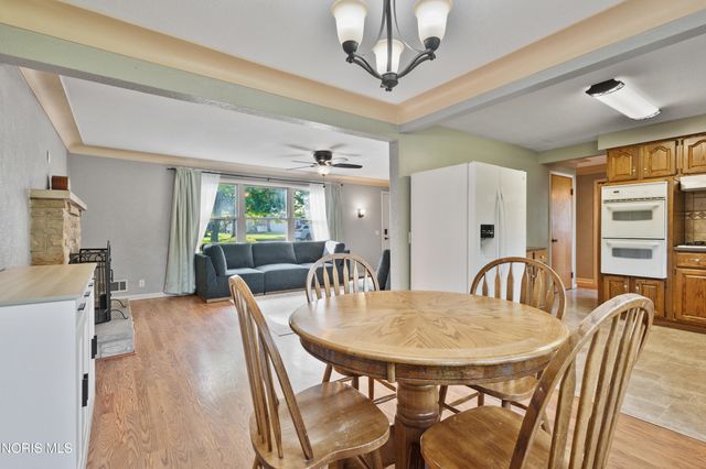 604 Valley Drive, Rossford, OH 43460