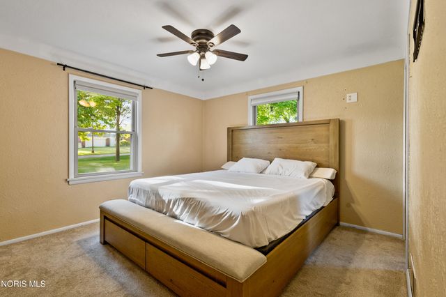 604 Valley Drive, Rossford, OH 43460