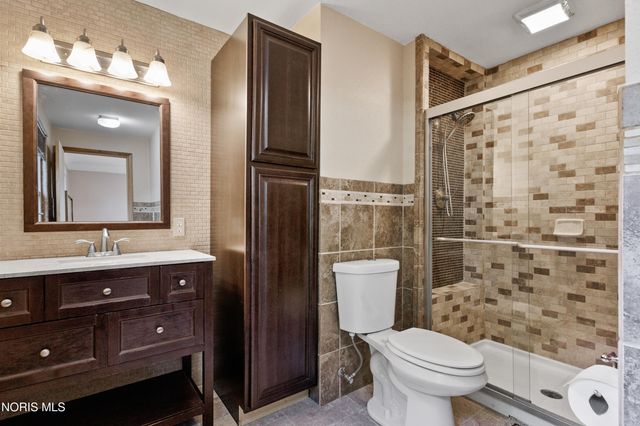 604 Valley Drive, Rossford, OH 43460