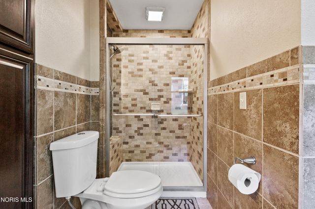 604 Valley Drive, Rossford, OH 43460