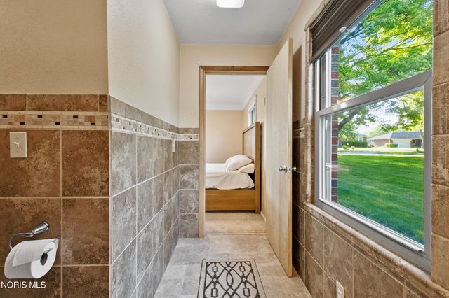 604 Valley Drive, Rossford, OH 43460