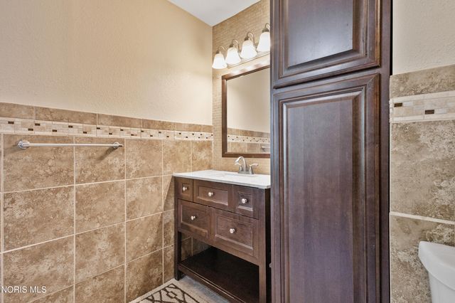 604 Valley Drive, Rossford, OH 43460