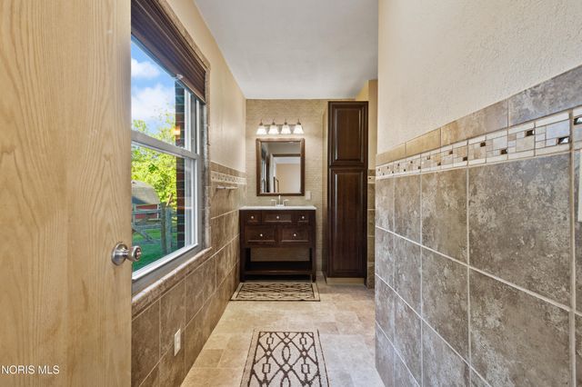 604 Valley Drive, Rossford, OH 43460
