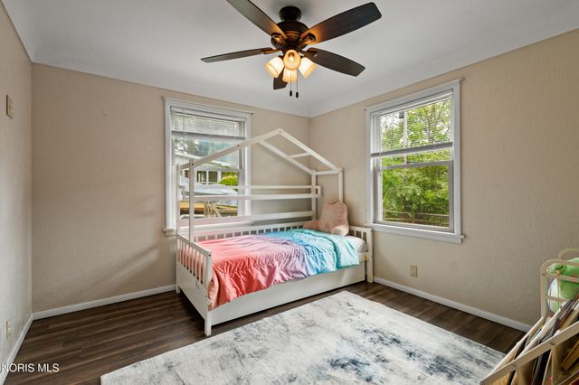 604 Valley Drive, Rossford, OH 43460