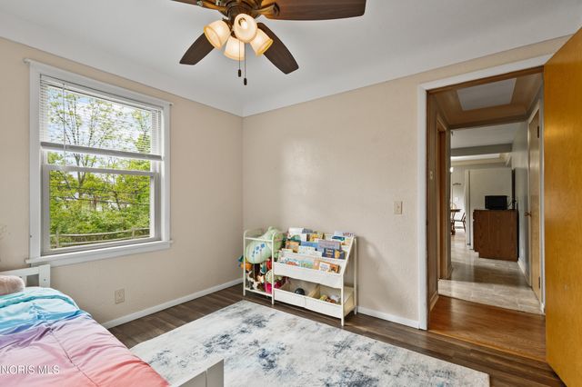 604 Valley Drive, Rossford, OH 43460