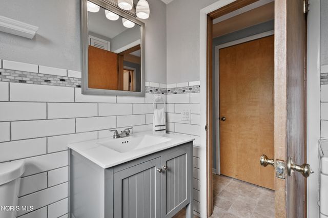 604 Valley Drive, Rossford, OH 43460