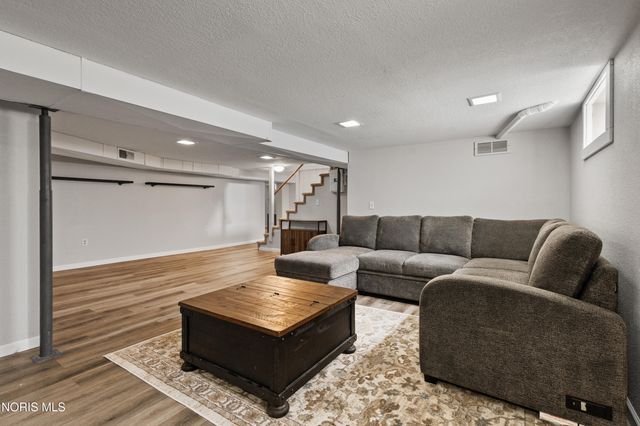 604 Valley Drive, Rossford, OH 43460