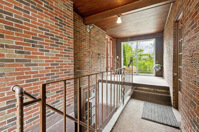 604 Valley Drive, Rossford, OH 43460