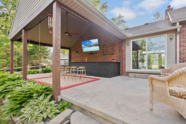 604 Valley Drive, Rossford, OH 43460