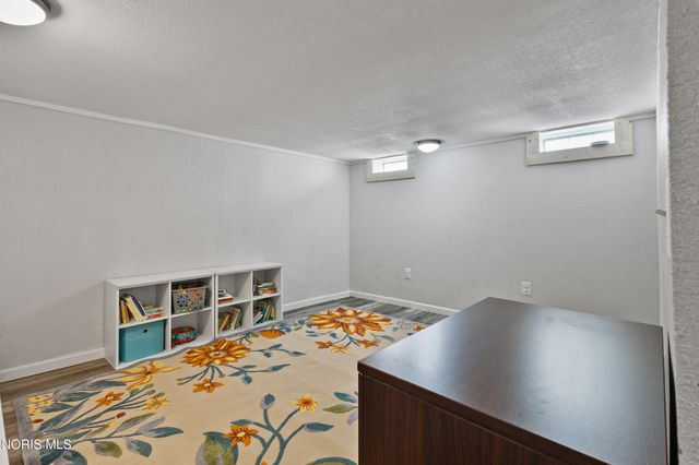 604 Valley Drive, Rossford, OH 43460