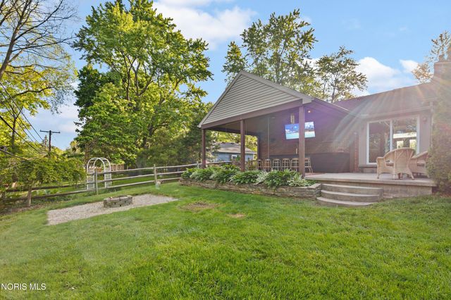 604 Valley Drive, Rossford, OH 43460
