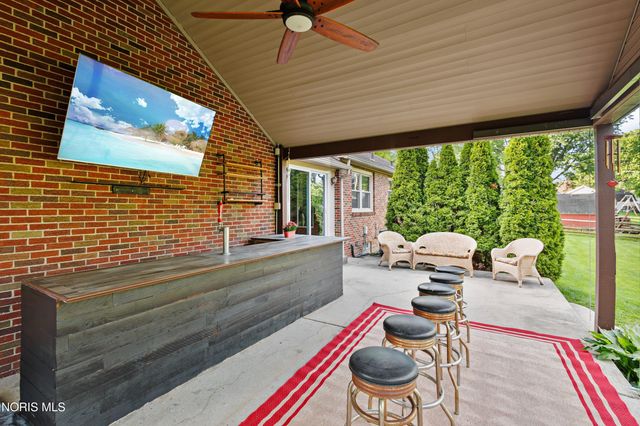 604 Valley Drive, Rossford, OH 43460