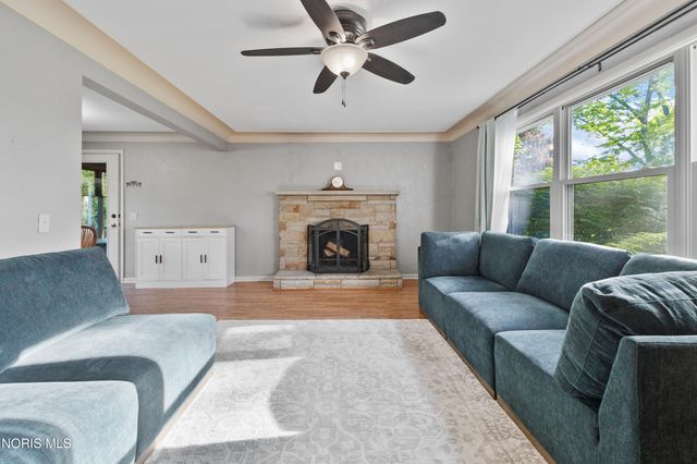 604 Valley Drive, Rossford, OH 43460